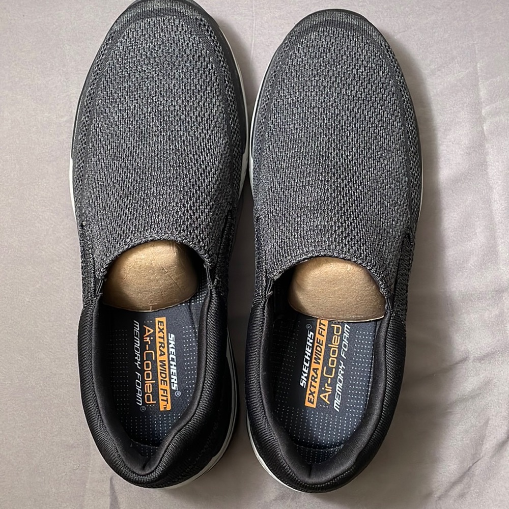 New - Sketcher’s Extra Wide Fit Air Cooled Memory Foam Shoes - Men’s 13